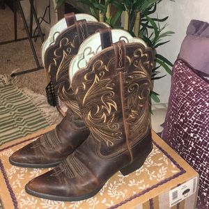 Ariat real leather cowboy boots size 8!